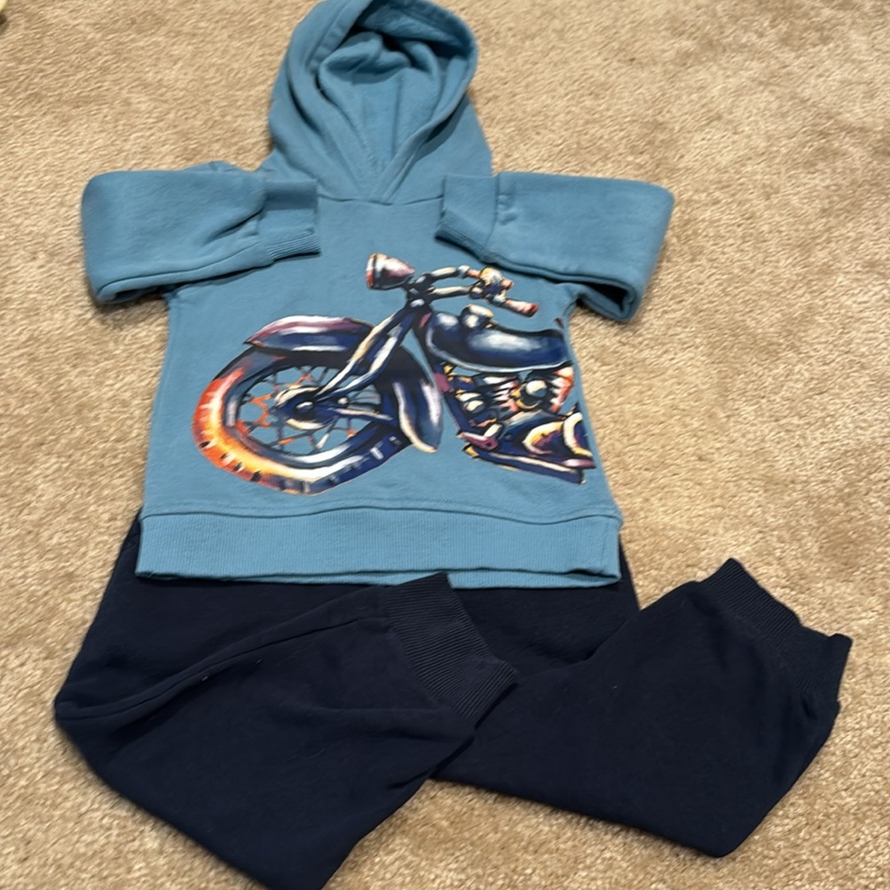 New toddler’s 3T matching sets